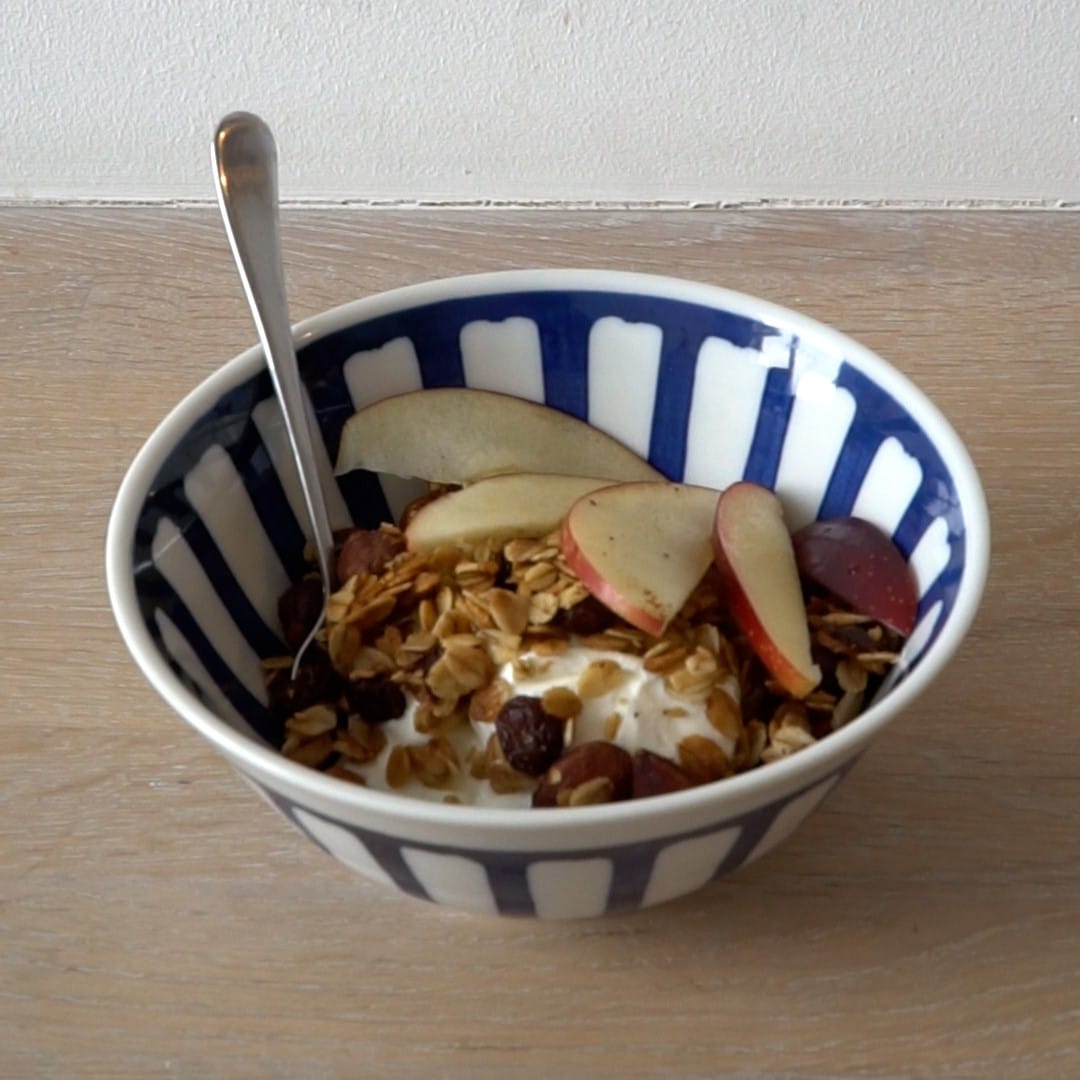 Crunchy fruit & nut granola - Switch To Whole Grains