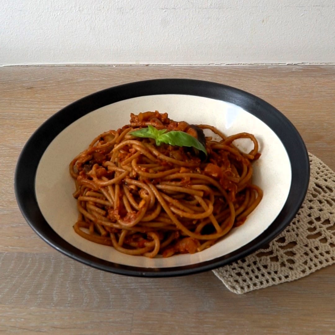 Plant-based tempeh Bolognese with whole wheat pasta - Switch To Whole Grains